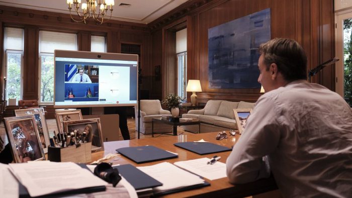 Τηλεδιάσκεψη για το προσφυγικό: Το βίντεο που έδειξε ο Μητσοτάκης σε Μέρκελ και Φον ντερ Λάιεν