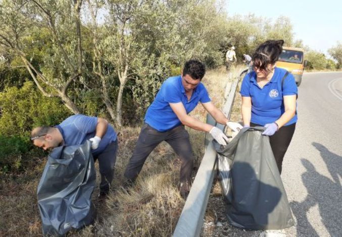 Με συμμετοχή πολλών εθελοντών ο καθαρισμός στην Ε.Ο Αγρινίου-Θέρμου