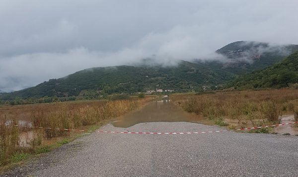 Κινδύνευσαν κατοικίες-Έκλεισε ο δρόμος που συνδέει την Κάτω Χρυσοβίτσα με το Διάσελο!(βιντεο-φωτο)