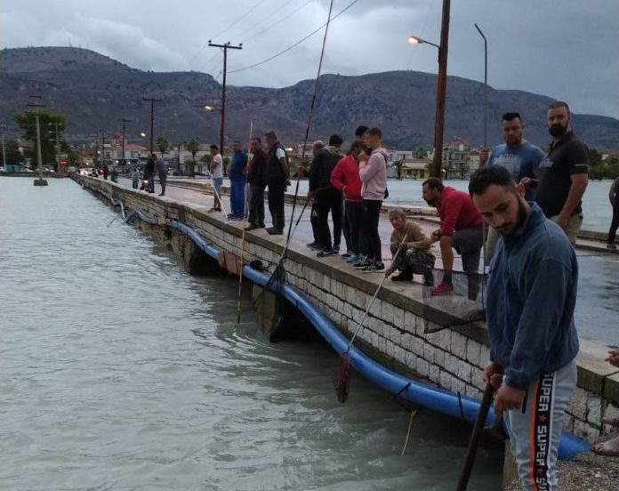 Αιτωλικό : Έβγαλε τα ψάρια στον αφρό ο “Ιανος”