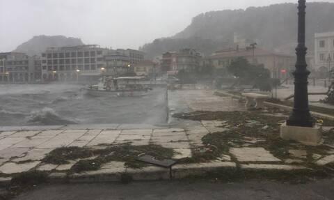 Δύσκολο το βράδυ στη Ζάκυνθο με ζημιές και διακοπές ρεύματος – Παρασύρθηκε αγκυροβολημένο ιστιοφόρο στην Ιθάκη (video)