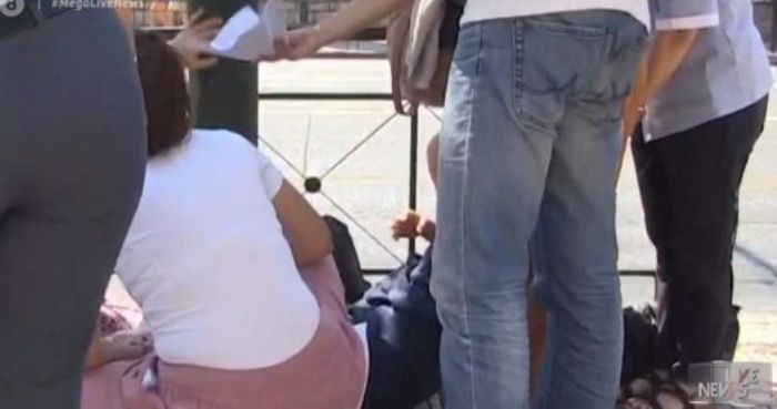 Άφησαν αβοήθητη 16χρονη που λιποθύμησε στο Αγρίνιο – Δεν την πλησίαζαν λόγω κορονοϊού