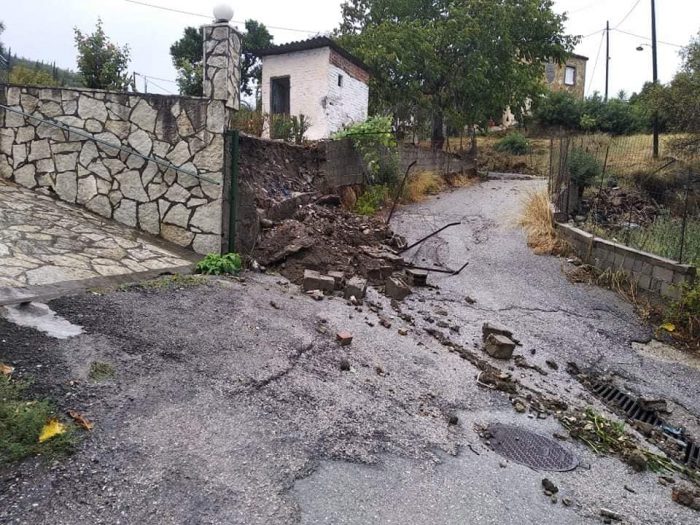 Κατολισθήσεις και πλημμύρες σε υπόγεια στη Μεσάριστα Αγρινίου