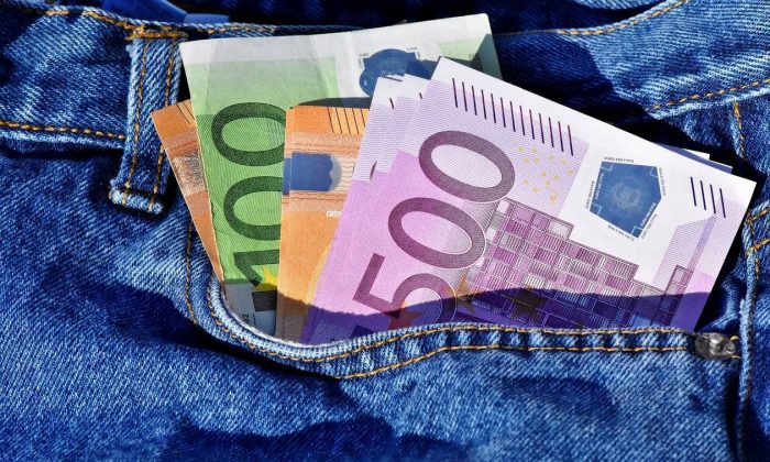 Συντάξεις – Αναδρομικά: «Κλείδωσαν» τα ποσά – Δείτε πόσα θα πάρετε και πότε