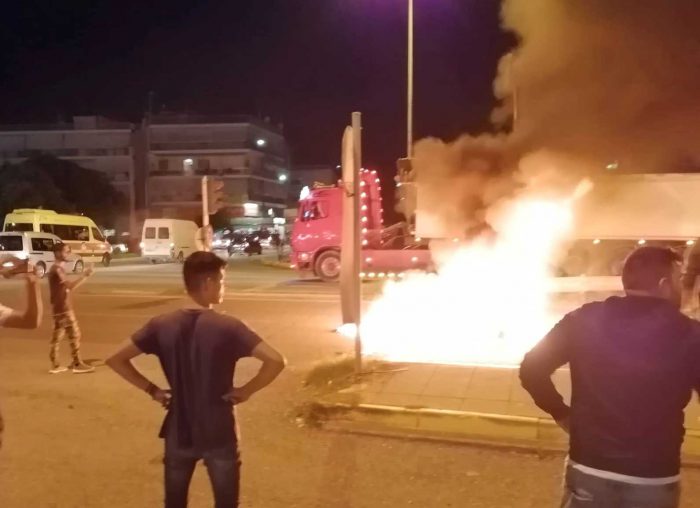 Αγρίνιο:Ρομά απέκλεισαν την Ε.Ο και άναψαν φωτιές για τον θάνατο του 18χρονου στη Μεσσήνη