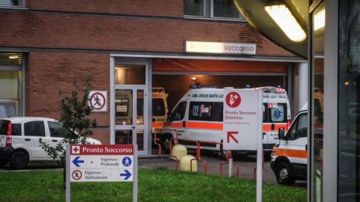 Πιο κοντά στο γενικό lockdown η Ιταλία: Nέο αρνητικό ρεκόρ με 31.084 νέα κρούσματα