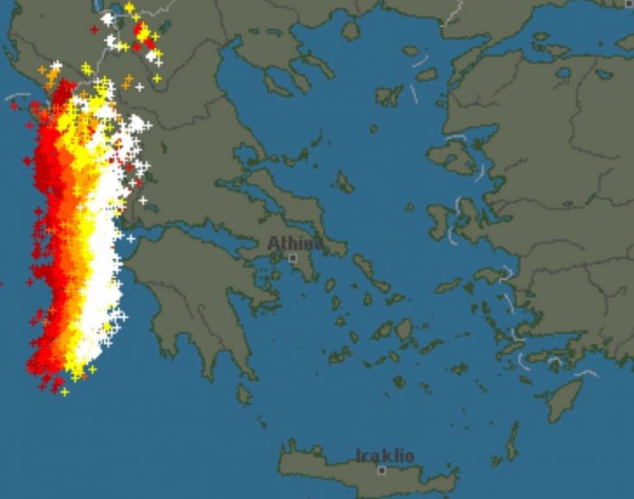 Καλλιάνος: «Προσοχή! Γραμμή λαίλαπας πλησιάζει τα δυτικά»