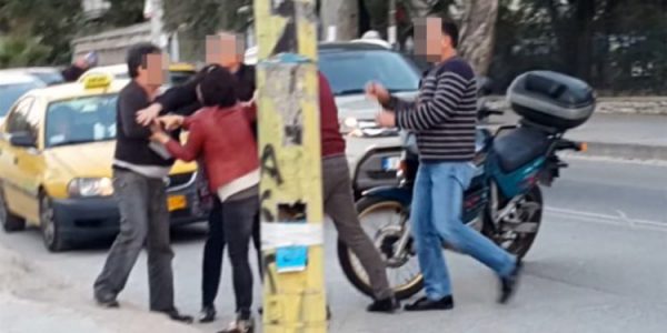 Οδηγοί έπαιξαν ξύλο – O ένας τραυματίστηκε σοβαρά