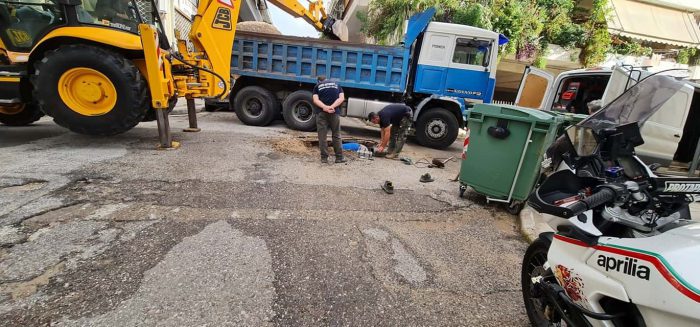 Αγρίνιο: Σπάσιμο αγωγού στη συμβολή των οδών Κοσμά Αιτωλού & Βλαχογιάννη