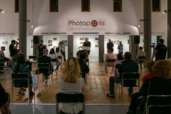 Photopolis: Άνοιξε τις πύλες του το Φωτογραφικό Φεστιβάλ Αγρινίου