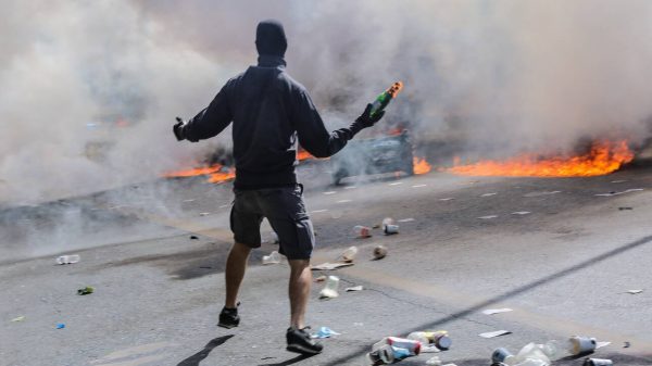 Μολότοφ έξω από το Εφετείο