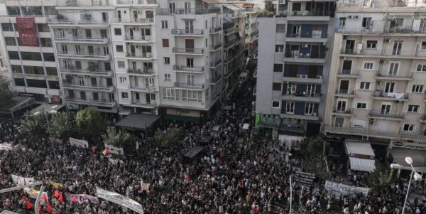 Live: H ώρα της κρίσης για τη Χρυσή Αυγή – Μεγαλειώδης συγκέντρωση