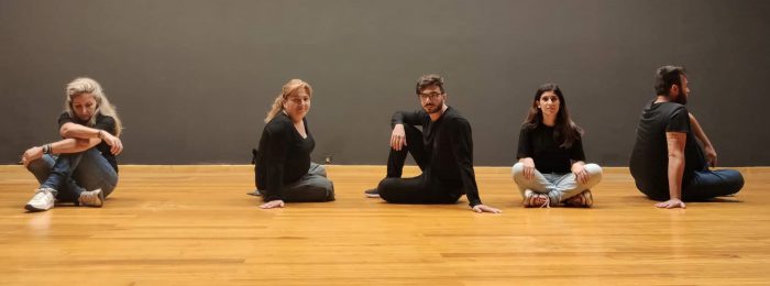 ΓΕ Αγρινίου: θεατρικό δρώμενο «Ελλείψεις» στην πλατεία Παναγοπούλου