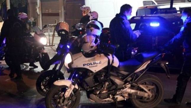 Συνωστισμός σε προαύλιο σχολείου του Αγρινίου-Ντου της αστυνομίας & συσκότιση!