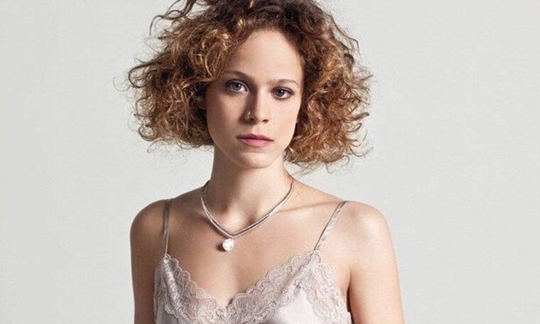 Άγριες Μέλισσες: Έρωτας στο πλατό; Τι τρέχει με την «Ασημίνα» και συμπρωταγωνιστή της;