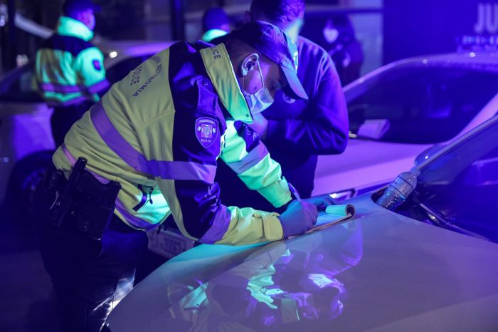 Μαθητές δημοτικού κάνουν τηλεκπαίδευση και οι δήμοι δεν μπορούν μια τηλεδιάσκεψη!