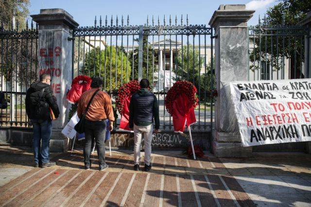 Μετά την ΟΛΜΕ, απαγόρευσαν και στους δικηγόρους να καταθέσουν στεφάνι στο Πολυτεχνείο