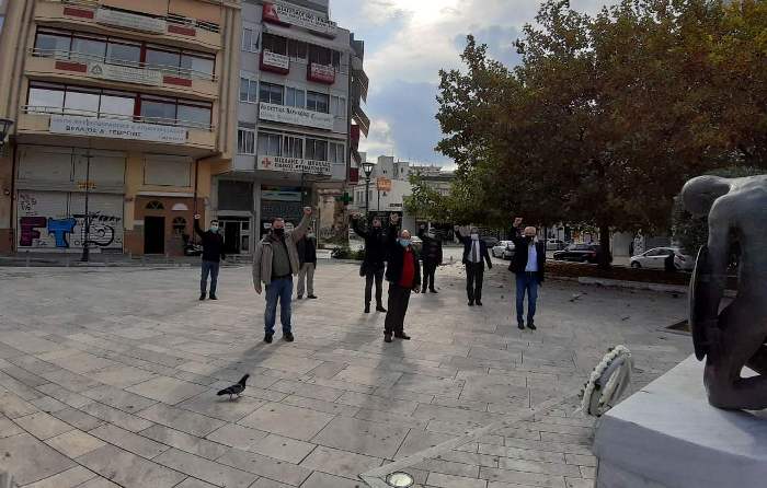 Αγρίνιο: Κατάθεση στεφάνων για το Πολυτεχνείο από τον ΣΥΡΙΖΑ