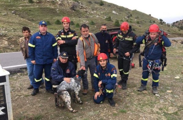 Η 6η ΕΜΑΚ έσωσε σκύλο που είχε πέσει σε χαράδρα