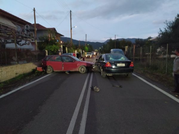 Τέσσερα άτομα τραυματίστηκαν σε τροχαίο στην Αγριλιά