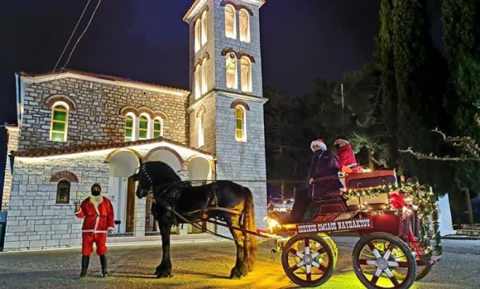 Ο Πρόεδρος Κοινότητας Μαμουλάδας ντύθηκε Άγιος Βασίλης και μοίραζε δώρα