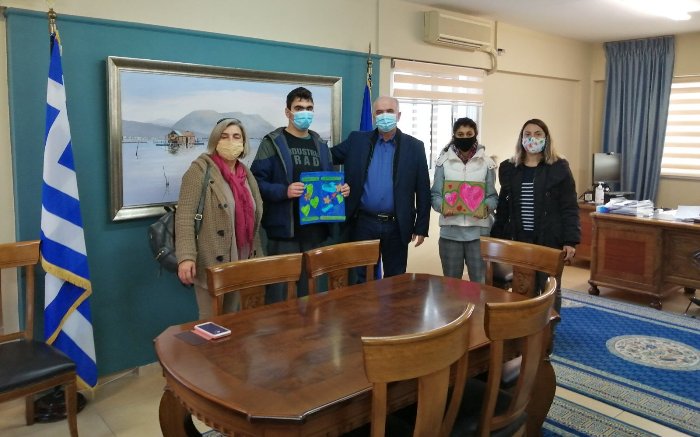 Πολύχρωμες ευχές από τα παιδιά του Ενιαίου Ειδικού Επαγγελματικού Γυμνασίου – Λυκείου Μεσολογγίου
