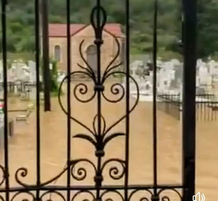 Πλημμύρισε το κοιμητήριο Αστακού καταστράφηκαν περιουσίες