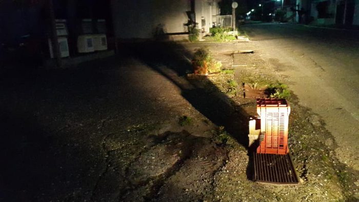 Κάτω Μακρινού: Ανύπαρκτα τα πεζοδρόμια- Βάζουν τελάρα στις “τρύπες παγίδες”