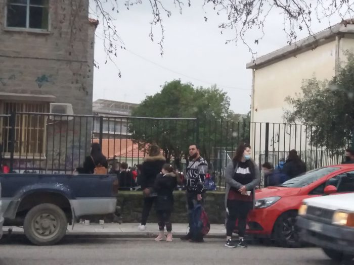 Αγρίνιο: Κατέληξε η ηλικιωμένη που έχασε τις αισθήσεις της έξω από το 3ο Δημοτικό Σχολείο