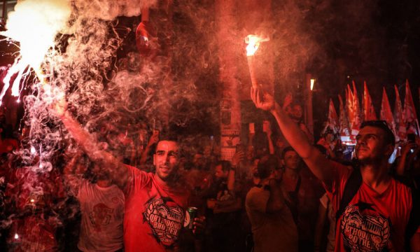 Η υποδοχή της αποστολής του Ολυμπιακού στο Αγρίνιο (vid)