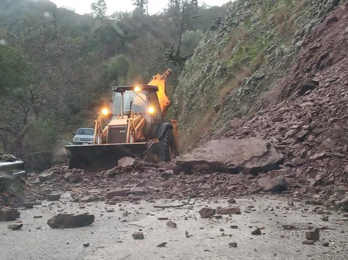 Προβλήματα από την κακοκαιρία στα ορεινά Θέρμου και Βάλτου