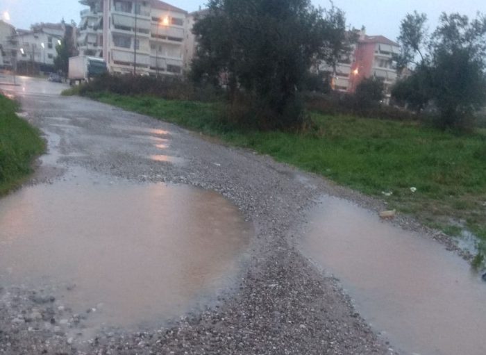 Δρόμοι χωρίς άσφαλτο και φωτισμό στην περιοχή του 23ου νηπιαγωγείου Αγρινίου-Αντιδράσεις από πολίτες και γονείς νηπίων!
