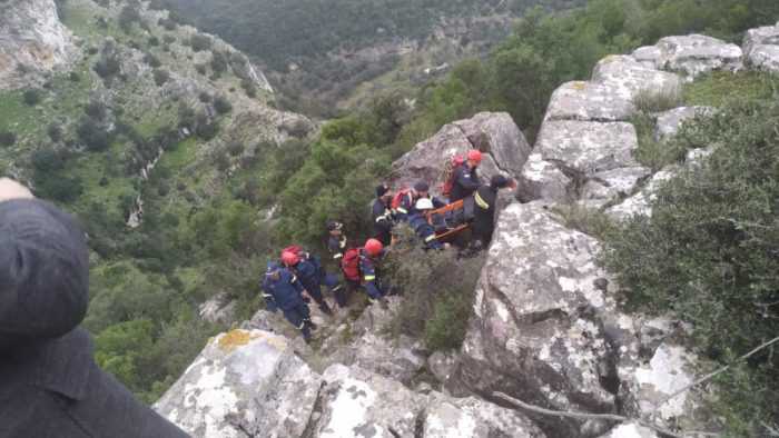 Σε εξέλιξη η επιχείρηση ανάσυρσης του Αγρινιώτη Πεζοπόρου(φωτο)