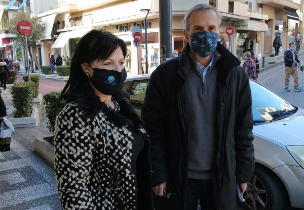 H Αντιπεριφερειάρχης Μ. Σαλμά σε εμπορικά καταστήματα του Αγρινίου την πρώτη μέρα επαναλειτουργίας τους