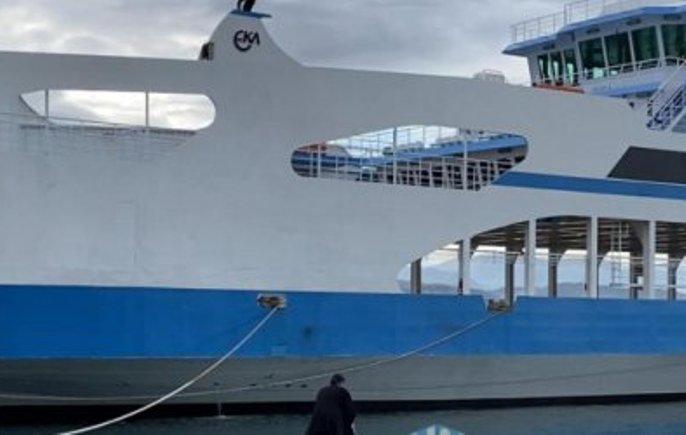Αντίρριο: O Ιερέας Αγίασε μόνος του τα νερά(βιντεο)