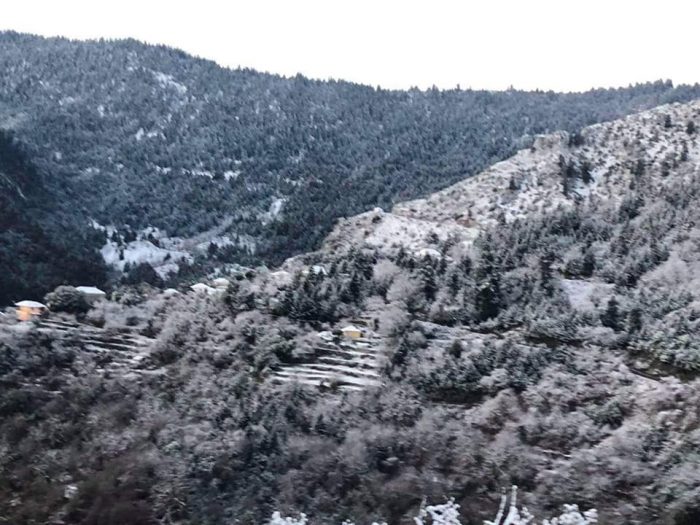 Έφτασε ο «Λέανδρος» με χιόνια στα ορεινά του Θέρμου!