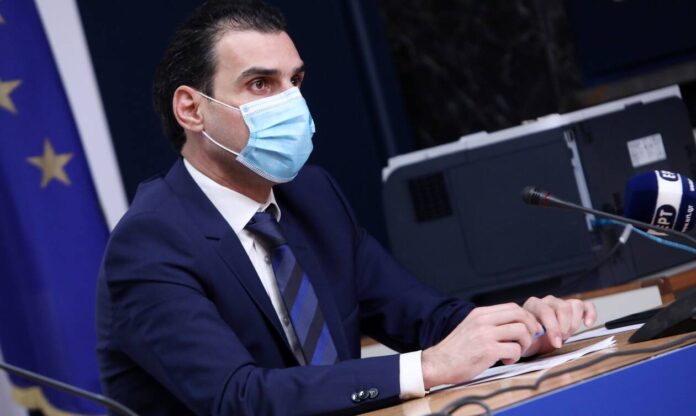Kορονοϊός – Θεμιστοκλέους: Δεν μπορεί κάποιος να διαλέξει το εμβόλιο που θα κάνει