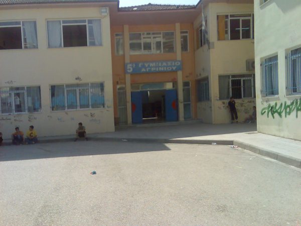 Ζημιές με πυροσβεστήρα στο 5ο Γυμνάσιο Αγρινίου