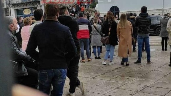 Σπαραγμός στο «τελευταίο αντίο» του Σπύρου Καρέλη στη Ναύπακτο