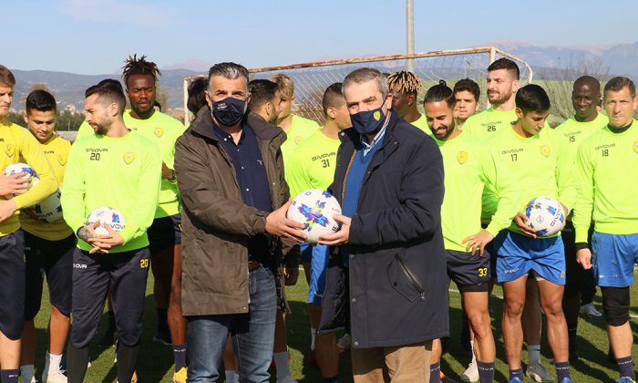 Παναιτωλικός: Προσφορά αθλητικού υλικού στα Δημοτικά Σχολεία του Αγρινίου
