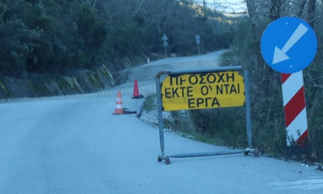 Καλύφθηκαν τα ρήγματα του οδοστρώματος στις κοινότητες Μπαμπαλιού και Φλωριάδας του Δήμου Αμφιλοχίας