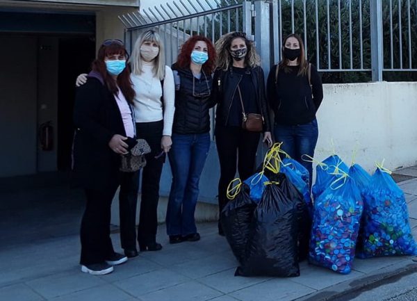 Προσφορά πλαστικών καπακιών από το Σύλ. Γονέων του 7ου Δημοτικού στην ΕΛΕΠΑΠ Αγρινίου