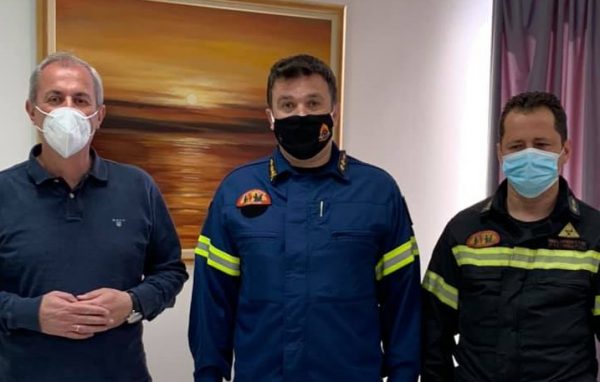Ο νέος Διοικητής της Πυροσβεστικής Υπηρεσίας Αγρινίου στο Δήμαρχο Θέρμου