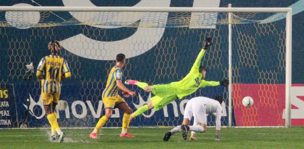 0 Παναιτωλικός – Λαμία 0-3: Χόρευε στη βροχή κι έβαλε σε μπελάδες τα «Καναρίνια»