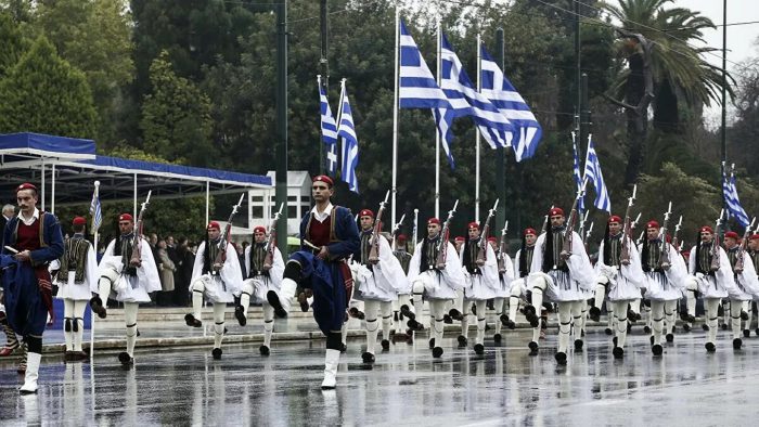 Ζωντανά η μεγάλη στρατιωτική παρέλαση για τα 200 χρόνια από την Ελληνική Επανάσταση