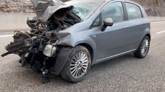 Στο Νοσοκομείο Αγρινίου γυναίκα μετά από τροχαίο στην Ιόνια