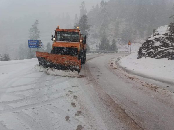 Χιόνια στην Αιτωλ/νία ανήμερα Καθαρά Δευτέρα!
