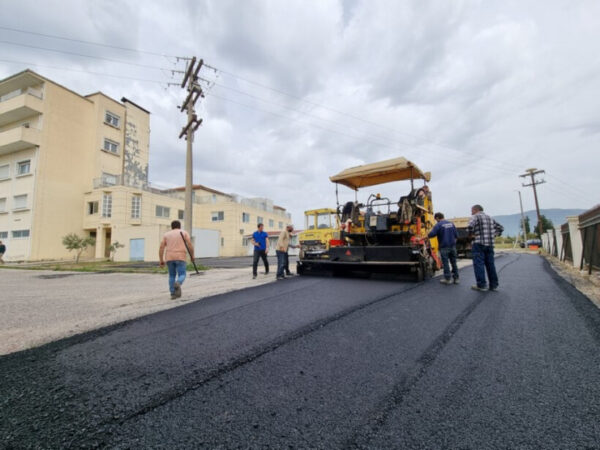 Εργασίες ασφαλτόστρωσης περιβάλλοντος χώρου στο Νοσοκομείο Μεσολογγίου