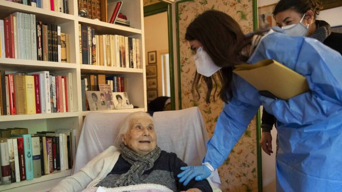 Εμβολιασμός κατ’ οίκον για τους κατάκοιτους πολίτες με Johnson & Johnson