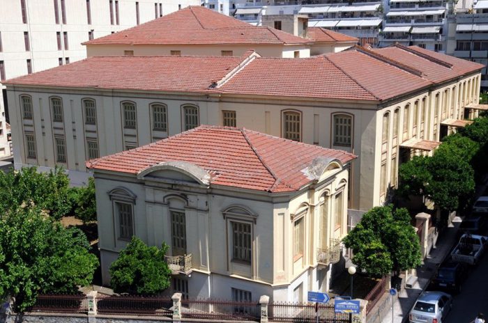 Αγρίνιο: Η Πυροσβεστική «πρόλαβε» φωτιά στις Καπναποθήκες Παπαστράτου